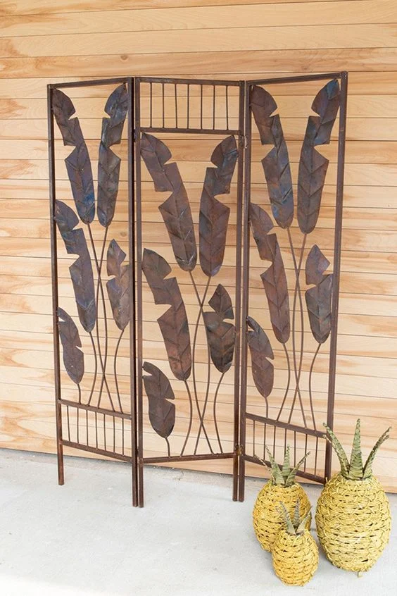 Kalalou A6271 Folding Rustic Iron Banana Leaf Screen