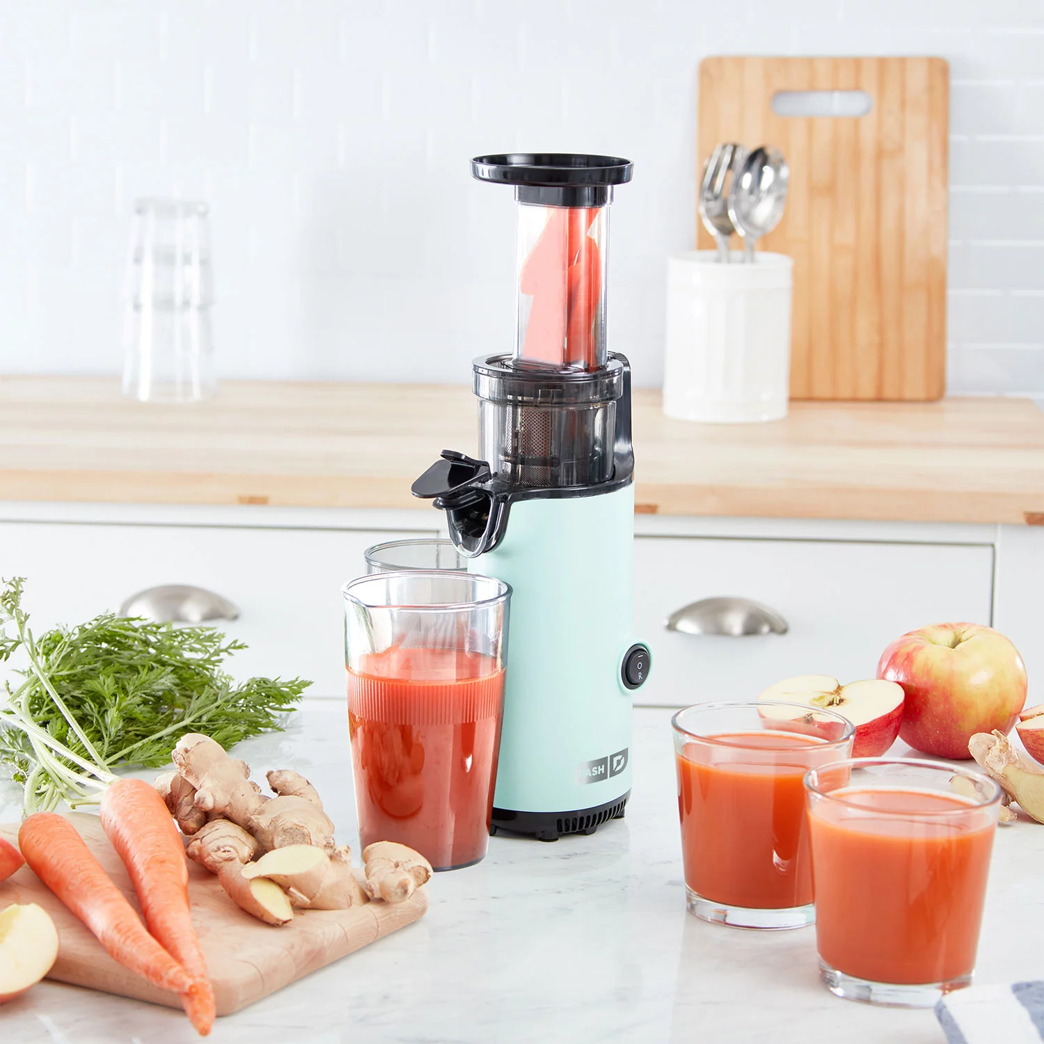 DASH Deluxe Compact Masticating Slow Juicer, Easy to Clean Cold Press Juicer with Brush, Pulp Measuring Cup, Frozen Attachment and Juice Recipe Guide – Aqua